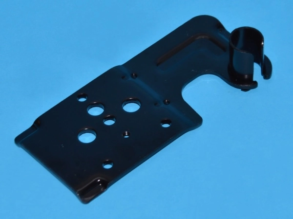 Horní závěs (pravý) chladničky Gorenje / Hisense HK1628545