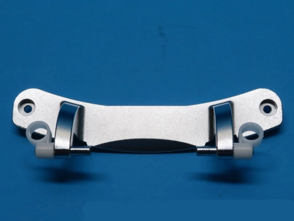 Závěs dveří pračky Hisense / Gorenje HK1577538