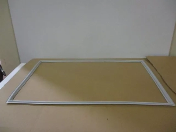Těsnění dveří chladničky Beko/Grundig 5928103900