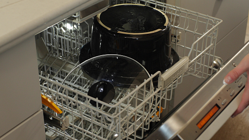 SCCPRC507B-Lifestyle-Dishwasher.jpg
