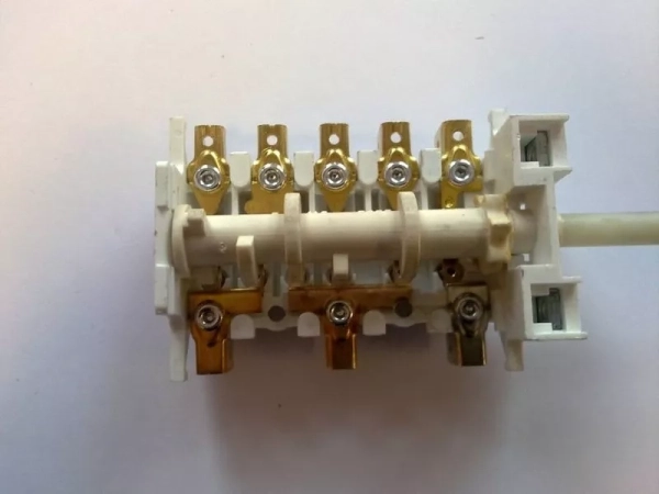 Přepínač ploten universální 6+0 poloh. 812478